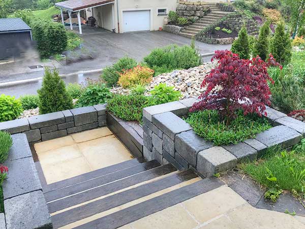 escalier peirres naturelles et bac érable