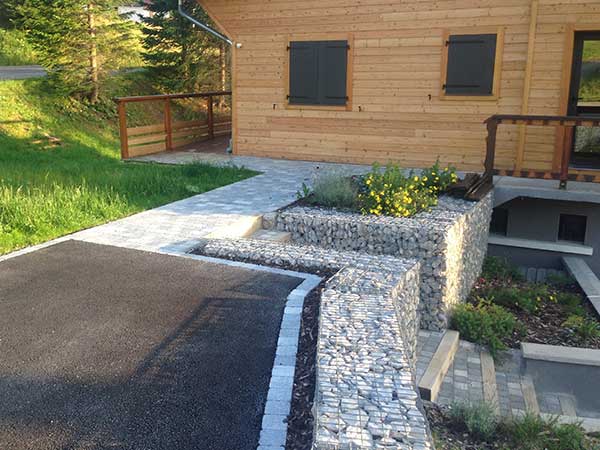 parking terrasse bloc gabion et lavandes